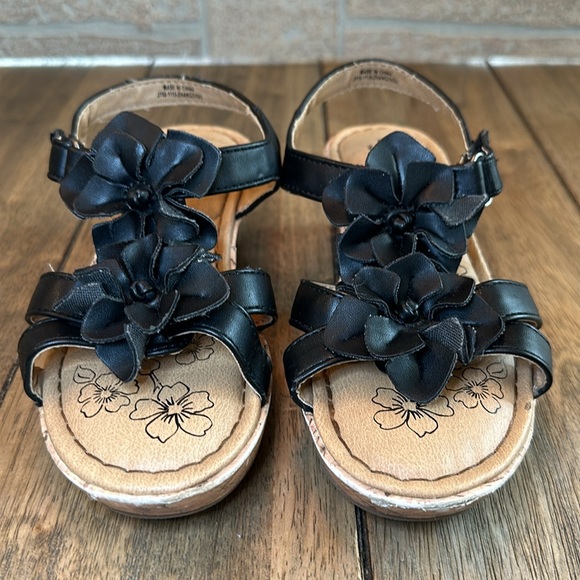 Born Concept BOC Black Floral Wedge T-Strap Ankle Strap Velcro Sandal / Size 13 - Picture 4 of 8